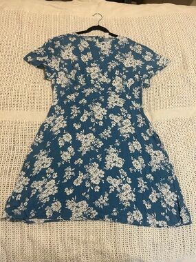 Old Navy White and Blue Flutter Sleeve Sundress Size L